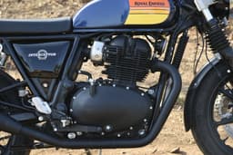 Royal Enfield Interceptor 650 Front Left Three Quarter