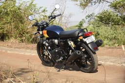 Royal Enfield Interceptor 650 Front Right Three Quarter