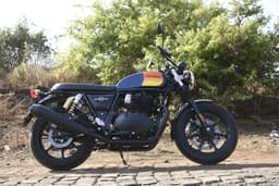 Royal Enfield Interceptor 650 Front Right Three Quarter