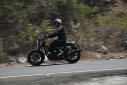 Royal Enfield Interceptor 650 Front Right Three Quarter