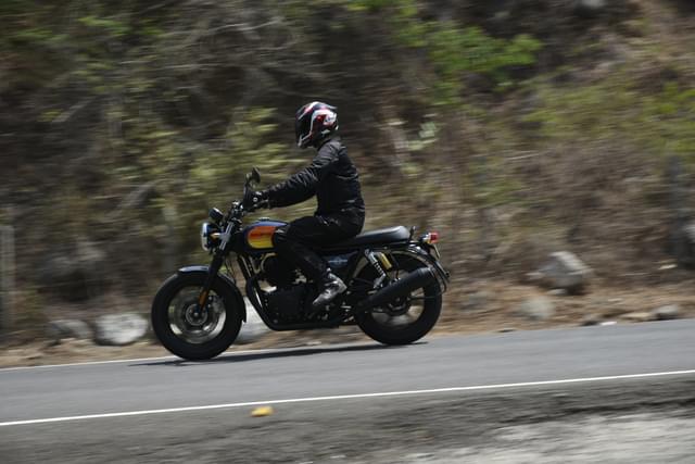 Front Right Three Quarter Image - 26458