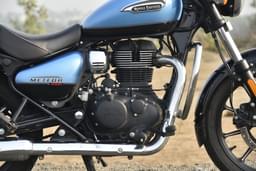 Royal Enfield Meteor 350 Front Left Three Quarter