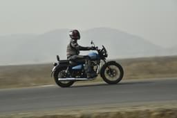 Royal Enfield Meteor 350 Front Right Three Quarter