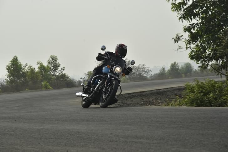 Royal Enfield Meteor 350 Front Right Three Quarter