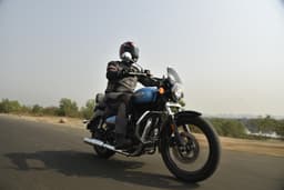 Royal Enfield Meteor 350 Front Right Three Quarter