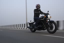 Royal Enfield Shotgun 650 Front Left Three Quarter