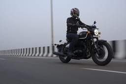 Royal Enfield Shotgun 650 Front Left Three Quarter