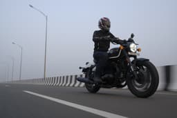 Royal Enfield Shotgun 650 Front Left Three Quarter