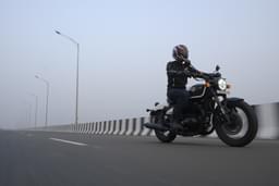 Royal Enfield Shotgun 650 Front Right Three Quarter