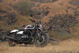 Royal Enfield Shotgun 650 Front Right Three Quarter