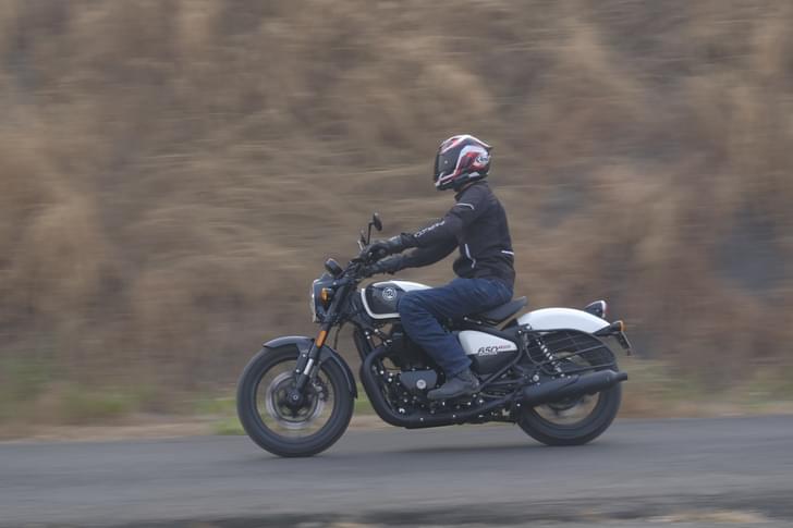 Royal Enfield Shotgun 650 Front Right Three Quarter