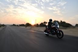 Royal Enfield Super Meteor 650 Front Right Three Quarter