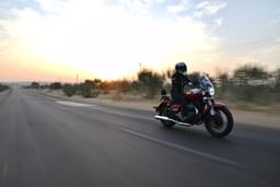 Royal Enfield Super Meteor 650 Front Right Three Quarter