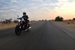 Royal Enfield Super Meteor 650 Front Left Three Quarter