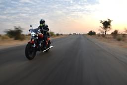 Royal Enfield Super Meteor 650 Front Left Three Quarter