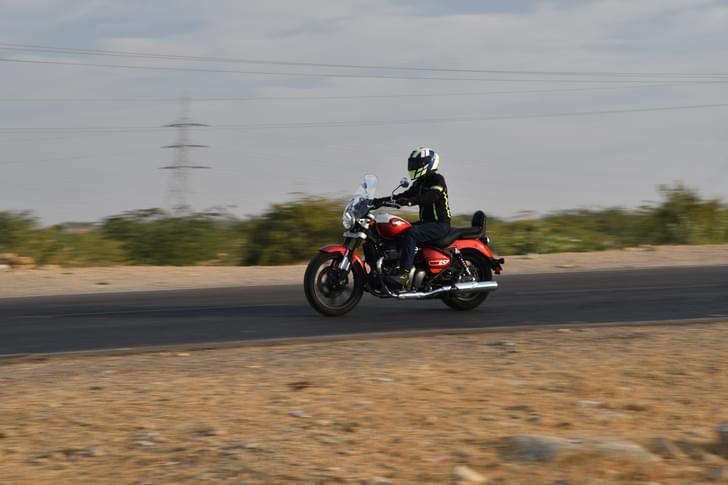 Royal Enfield Super Meteor 650 Front Right Three Quarter