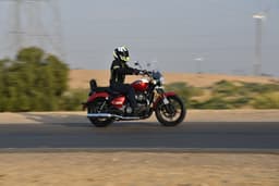Royal Enfield Super Meteor 650 Front Right Three Quarter