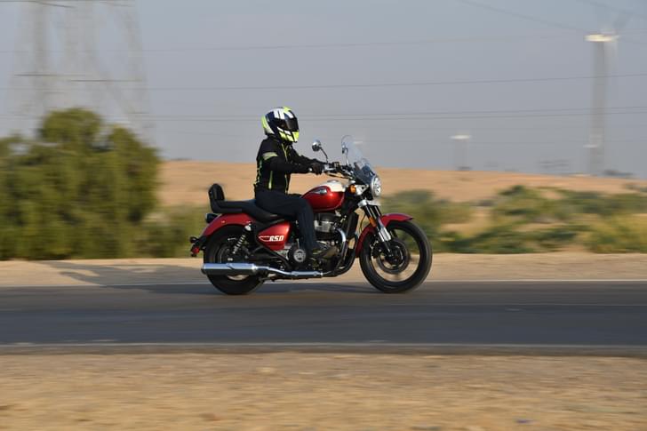 Royal Enfield Super Meteor 650 Front Right Three Quarter