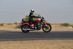 Royal Enfield Super Meteor 650 Front Right Three Quarter