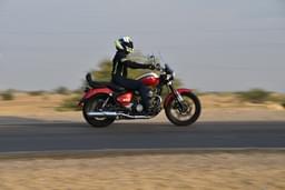 Royal Enfield Super Meteor 650 Front Right Three Quarter