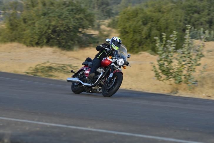 Royal Enfield Super Meteor 650 Front Right Three Quarter