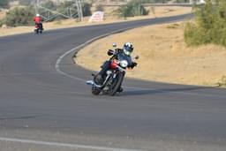 Royal Enfield Super Meteor 650 Front Left Three Quarter