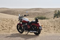 Royal Enfield Super Meteor 650 Front Right Three Quarter