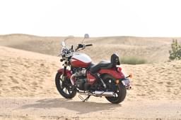 Royal Enfield Super Meteor 650 Front Right Three Quarter