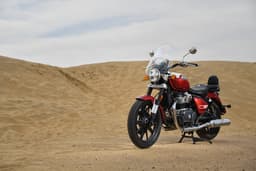 Royal Enfield Super Meteor 650 Front Left Three Quarter