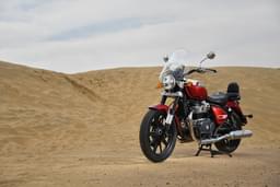 Royal Enfield Super Meteor 650 Front Left Three Quarter