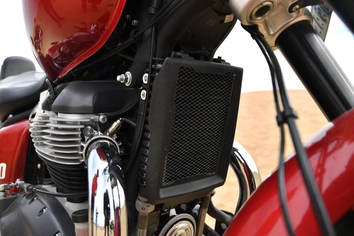 Royal Enfield Super Meteor 650 Color Red