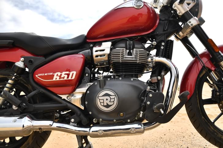 Royal Enfield Super Meteor 650 Color Red