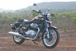 Royal Enfield Bullet 650 Front Right Three Quarter