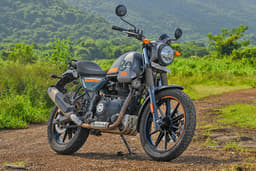 Royal Enfield Scram 440 Front Right Three Quarter