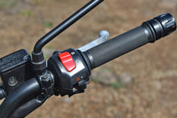 Royal Enfield Scram 440 Color Black, Red