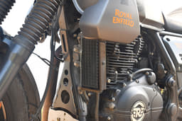 Royal Enfield Scram 440 Front Right Three Quarter