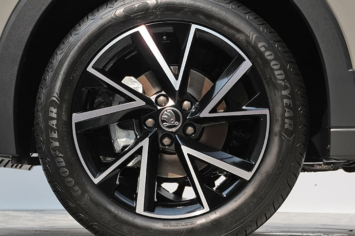 Skoda Kushaq Facelift Color Black, Silver