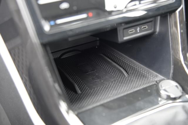 Charging Ports Image - 9563