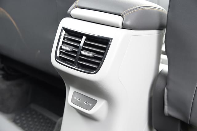 Charging Ports Image - 9600