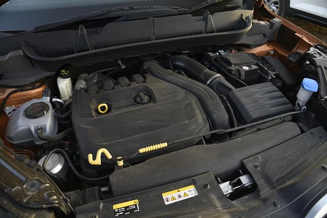 Open Bonnet Engine Shot Image - 9832
