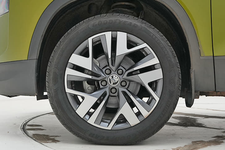 Skoda Kylaq Color Green, Gray