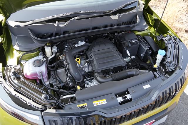 Open Bonnet Engine Shot Image - 3776