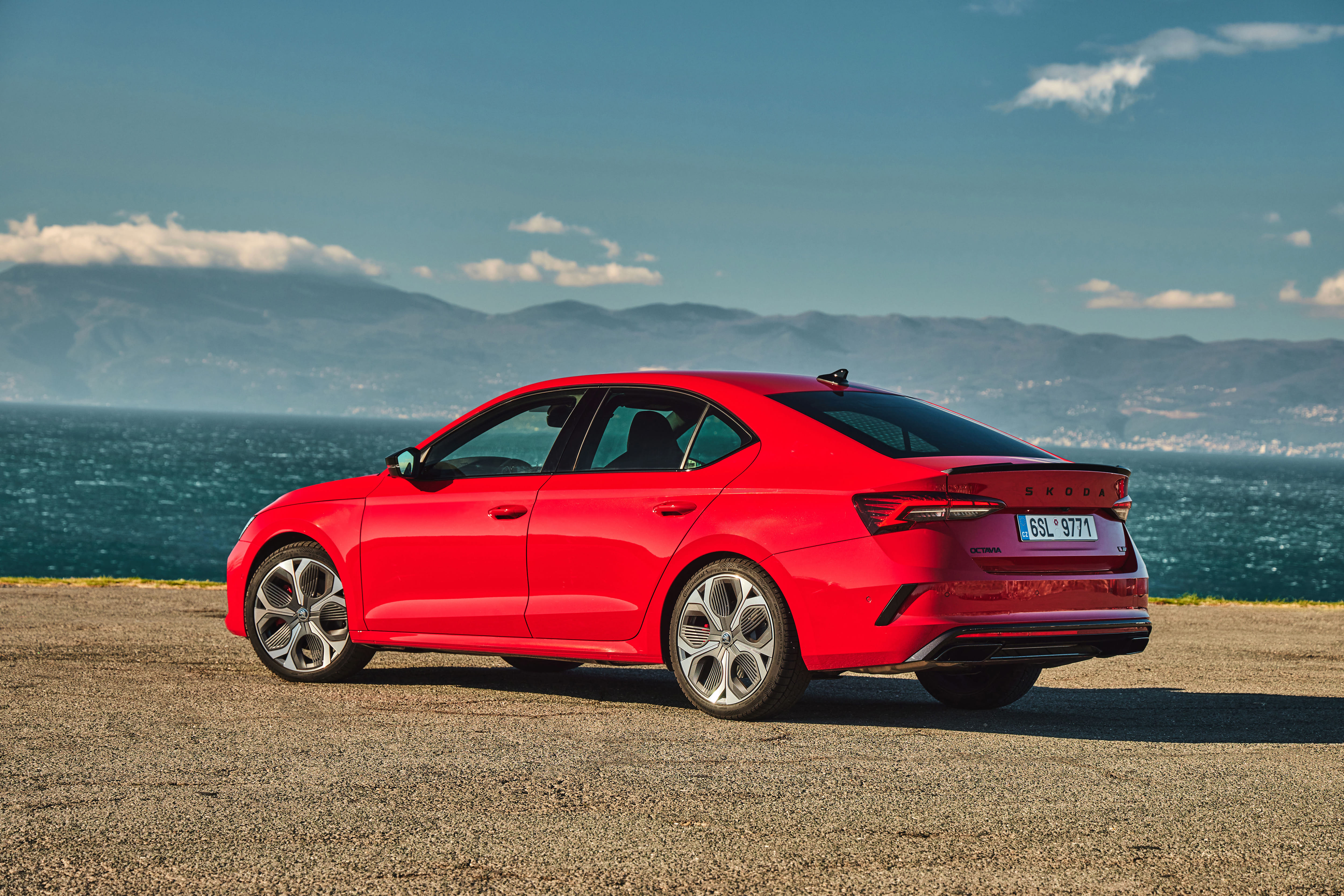 Skoda Octavia RS Front Right Three Quarter