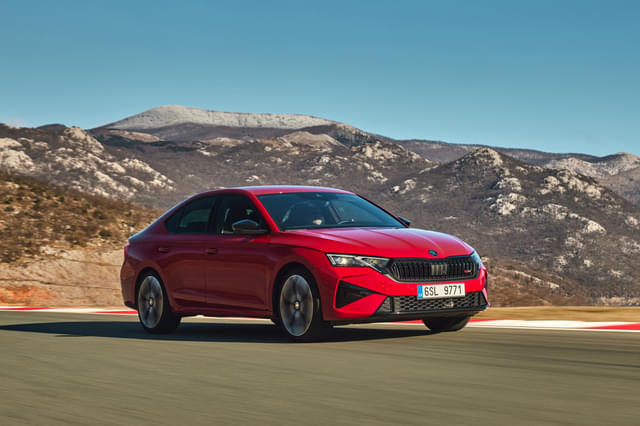 Front Right Three Quarter Image - 17354