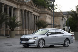 Skoda Superb Front Right Three Quarter