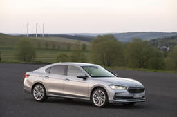 Skoda Superb Front Left Three Quarter