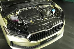 Skoda Superb Open Bonnet Engine Shot Skoda Superb Open Bonnet Engine Shot