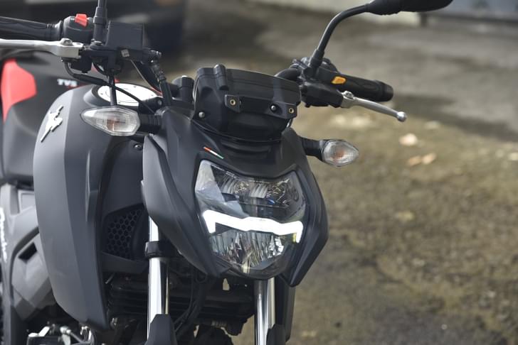 Tvs Apache Rtr 160 4v Front View
