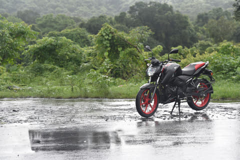 Apache RTR 160 4V