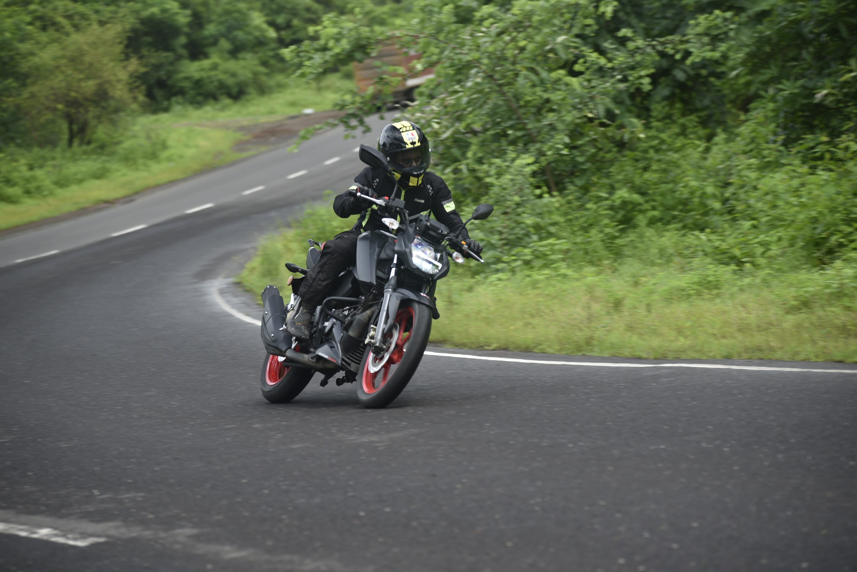 TVS Apache RTR 160 4V Front Left Three Quarter Image – Apache RTR 160 ...